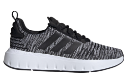 Adidas Swift Run Core Black / Core Black / Cloud White