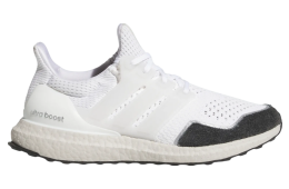 Adidas Ultraboost 1.0 Cloud White / Core Black Toe Box