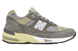 Dover Street Market x New Balance 991