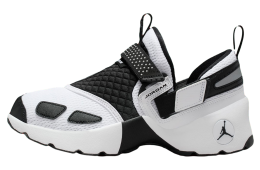 Jordan Trunner LX WMNS Black / White
