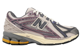 New Balance 1906R Licorice / Moonbeam