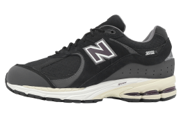 New Balance 2002RX Black / White