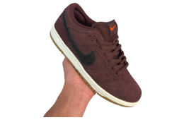 Nike SB Dunk Low Burgundy Crush / Black