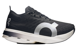 On Cloudboom Strike WMNS Black / White