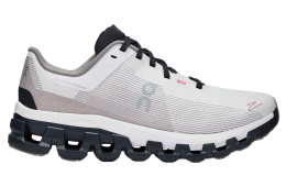 On Cloudflow 4 Distance WMNS White / Black