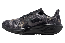 Realtree Camo Lands on The Nike Pegasus 41Dark Smoke Grey / Metallic Dark Grey