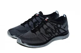 Supreme x Nike Flyknit Lunar1+