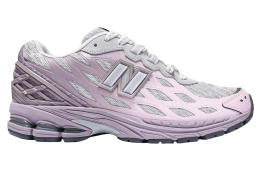 The New Balance 1906w Ice Wine / Grey